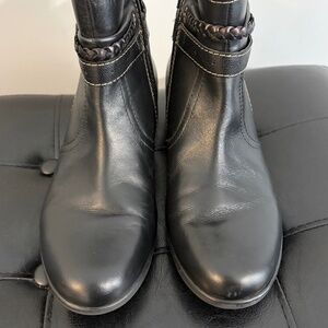 Earth Origins Black Booties sz 8